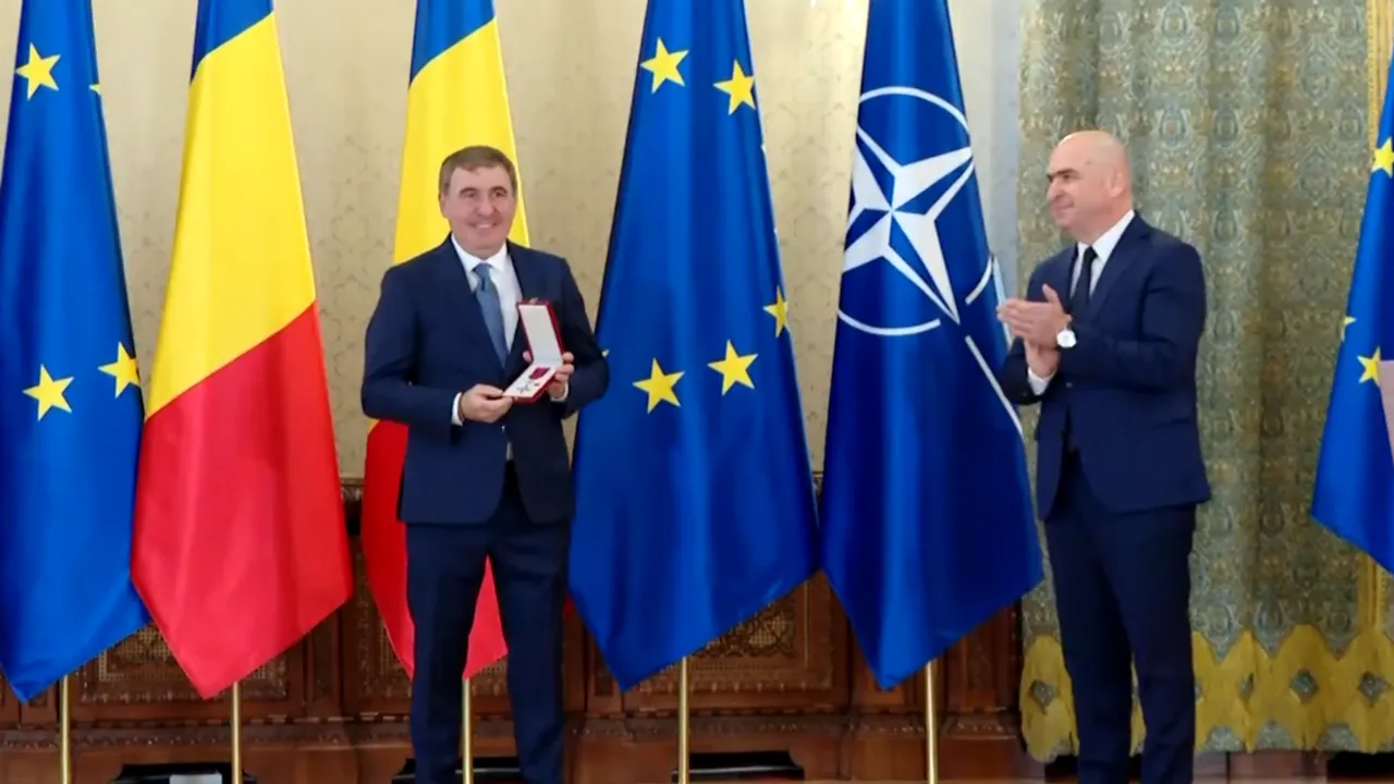 Hagi, almost in tears after receiving the highest distinction of the Romanian state