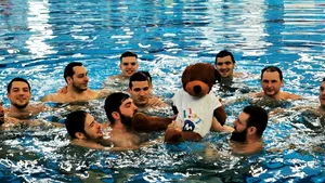 FOTO: 101 ursuleţi de pluş au făcut galerie pentru CSA Steaua, noua deţinătoare a Cupei României la polo 