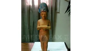O statuie a faraonului Akhenaton furată în timpul protestelor din Cairo a fost găsită