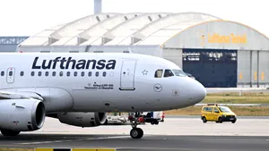 Lufthansa își extinde influența în Europa. Compania germană cumpără 44,9% din TAP Air Portugal