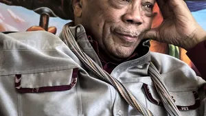 Quincy Jones, producător al unor albume celebre lansate de Michael Jackson, spitalizat de urgenţă