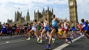 Maratonul de la Londra: Organizatorii vor dona 81.000 de euro pentru victimele de la Boston