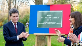 FOTO Nicușor Dan, întâlnire cu primarul Parisului. A inaugurat aleea Nicolae Titulescu din Parcul Monceau