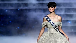 Amănuntul care o face unică pe Eve Gilles, Miss Franţa 2024, între cele 30 de finaliste

