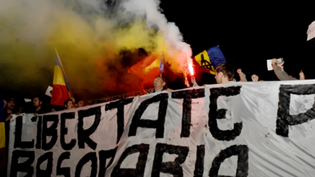 Tineri basarabeni şi români au protestat în România (Galerie Foto)