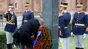Preşedintele Estoniei a depus o coroană de flori la statuia lui Corneliu Coposu - FOTO