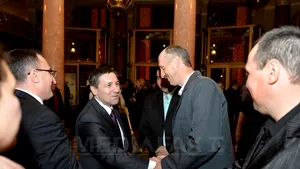 Moment emoţionant la Gala MEDIAFAX: Prima întâlnire de la accidentul aviatic din Apuseni între medici şi salvatorii lor - FOTO