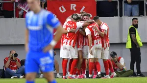 SPORT Dinamo a spulberat campioana! „Câinii” au învins Universitatea Craiova cu 5-1, într-un derby cu eliminare și intervenții VAR