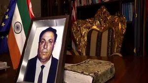 FOTO Fiul împăratului Iulian, stabilit în America, va fi încoronat înainte de funeraliile tatălui