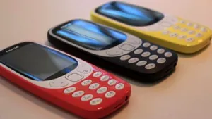Aşteptarea a luat sfârşit. Cât costă celebrul Nokia 3310, lansat miercuri în România