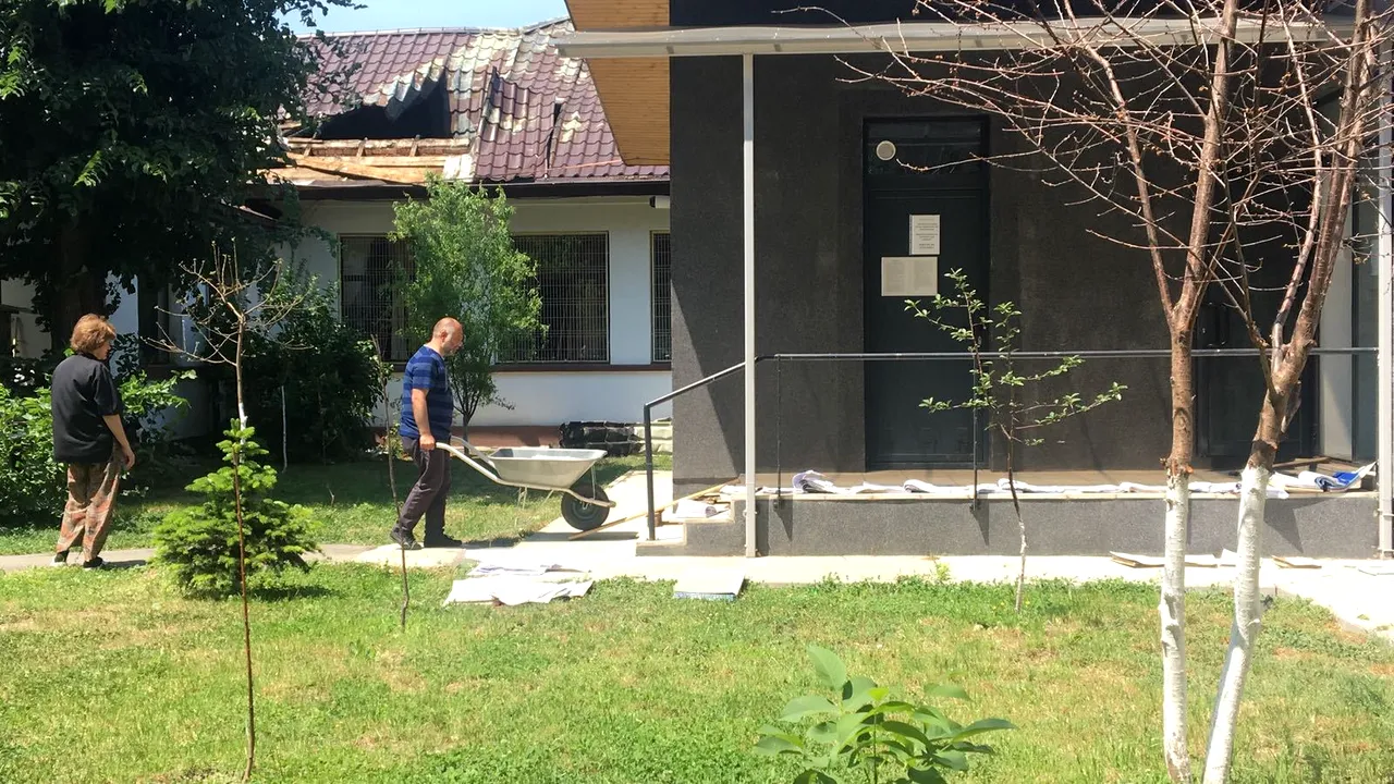 Cataloagele Şcolii 124, USCATE la soare. Anchetatorii nu au descoperit cauza INCENDIULUI - FOTO