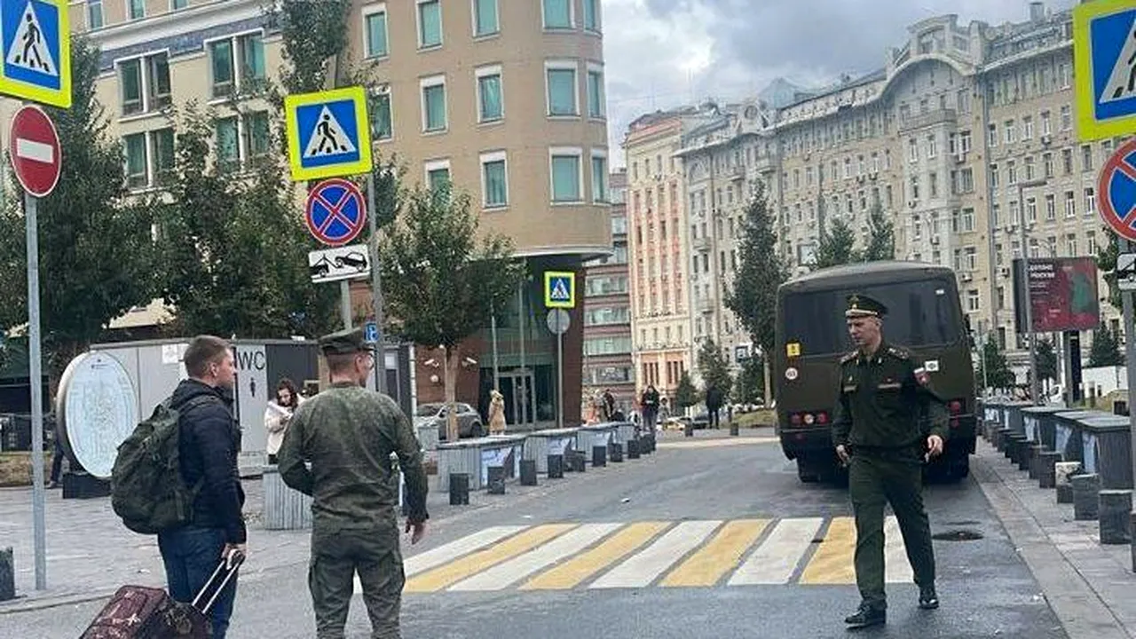 Jocul Calamarului propus Putin: Kremlinul publică reclame, pentru a-i convinge pe ruşi să se înroleze

