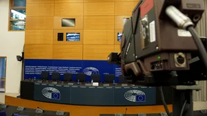 REZOLUŢIA Parlamentului European. În textul care va fi adoptat marţi este condamnată intervenţia jandarmeriei din 10 august. Cele 13 RECOMANDĂRI pentru România