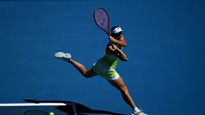 Elena Rybakina o învinge clar pe Elise Mertens și se califică în sferturile Australian Open