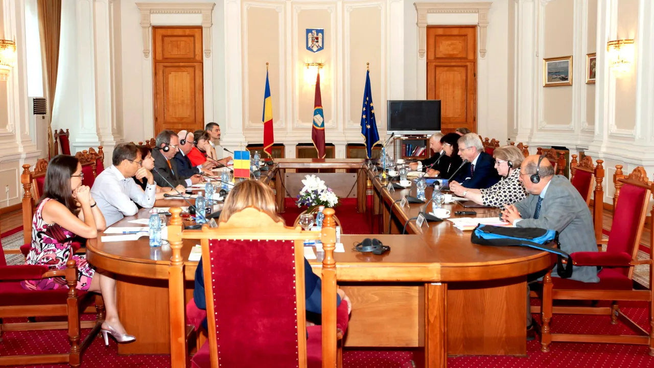 TURUL de forţă al Comisiei de la Veneţia în România. Delegaţia a discutat cu CCR despre presiunile la adresa judecătorilor Curţii