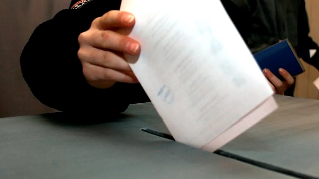 Şeful Inspectoratului Şcolar Suceava, destituit pentru implicarea instituţiei în campania electorală