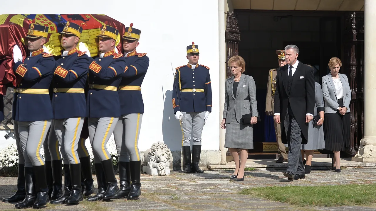 Istoria se întoarce acasă | Sicriul Reginei-Mamă Elena, depus la Curtea de Argeş /Dramele care au marcat viaţa suveranei: Despărţită de fiu şi forţată să plece în exil la Florenţa | LIVE TEXT