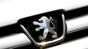 Peugeot va prezenta la salonul auto de la Paris prima maşină diesel hibrid din lume