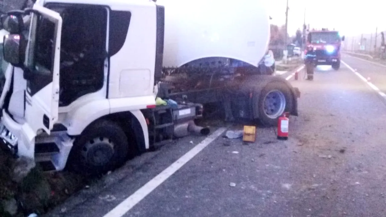Accident între o maşină şi o cisternă încărcată cu gaz, pe DN 21, la ieşirea din Slobozia