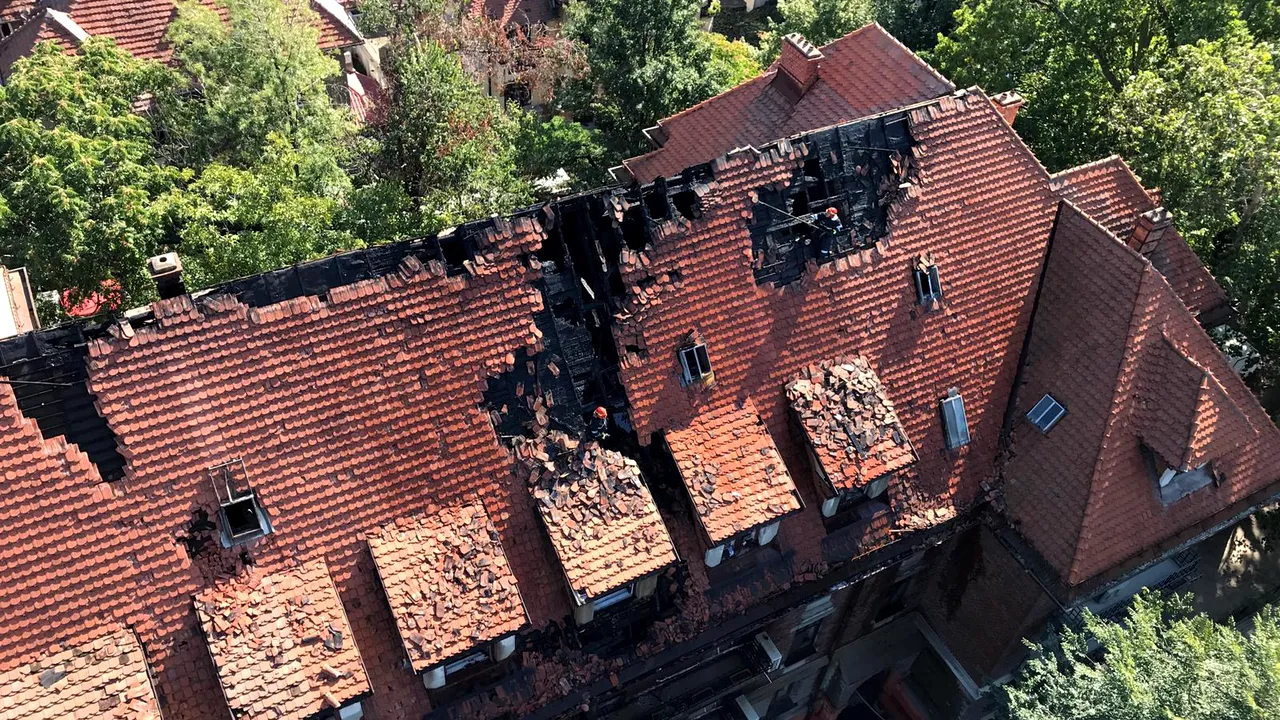 FOTO: Incendiu la hotelul Triumf din Capitală: zece persoane au fost evacuate