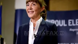 Macovei şi-a depus candidatura la Preşedinţie: Le-am adus popcorn lui Ponta şi o oglindă lui Iohannis