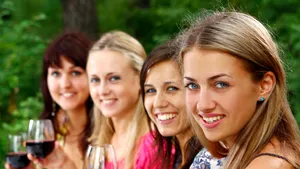 Oraşul locuit doar de femei cu vârste cuprinse între 20 şi 35 de ani. Ce trebuie să facă bărbaţii ca să poată intra in oraş - FOTO