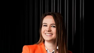 Noul ambasador al Autovit.ro în România: Cristiana Oprea, pilot de raliuri şi jurnalist auto