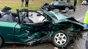 Grav accident în staţiunea Mamaia: Cinci răniţi, între care un copil, după ce trei maşini s-au ciocnit / Ce au găsit poliţiştii în maşina şoferului vinovat