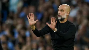 Pep Guardiola, antrenorul lui Manchester City, a fost operat de urgenţă pentru o problemă la spate