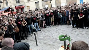 Opt persoane au fost arestatate în Franţa în urma decesului tânărului militant de extremă stânga