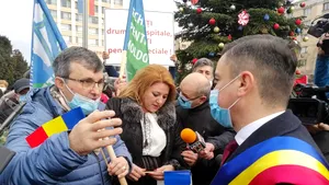 Incident de ziua Unirii Principatelor. Primarul Iaşiului a fost atacat cu iaurt. Senatoarea AUR Diana Şoşoacă, prezentă la evenimentele 