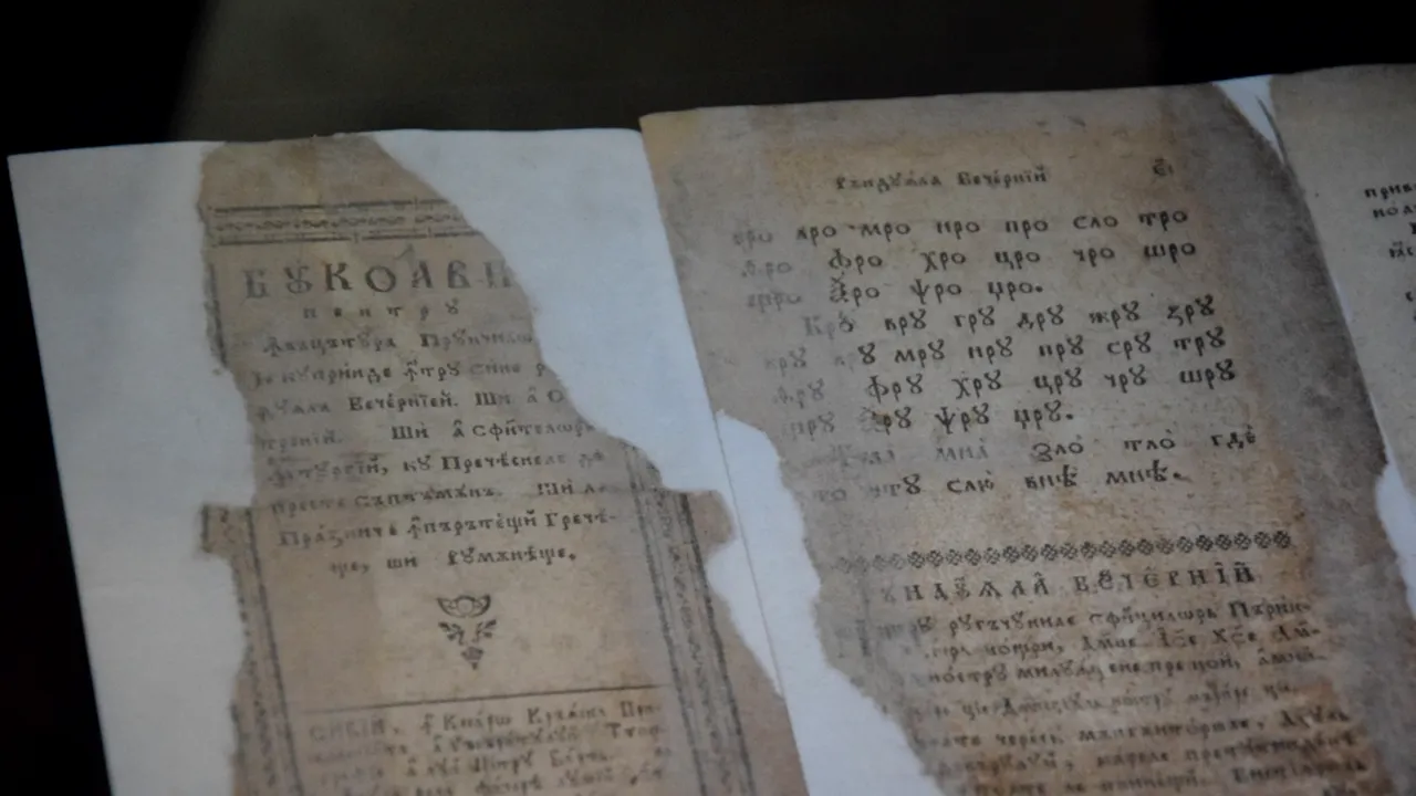 Un abecedar unicat, tipărit în 1792, expus la Muzeul Naţional al Unirii din Alba Iulia - FOTO
