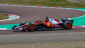 Ferrari se redresează după un weekend dificil: Hamilton al patrulea și Leclerc al șaselea la Imola