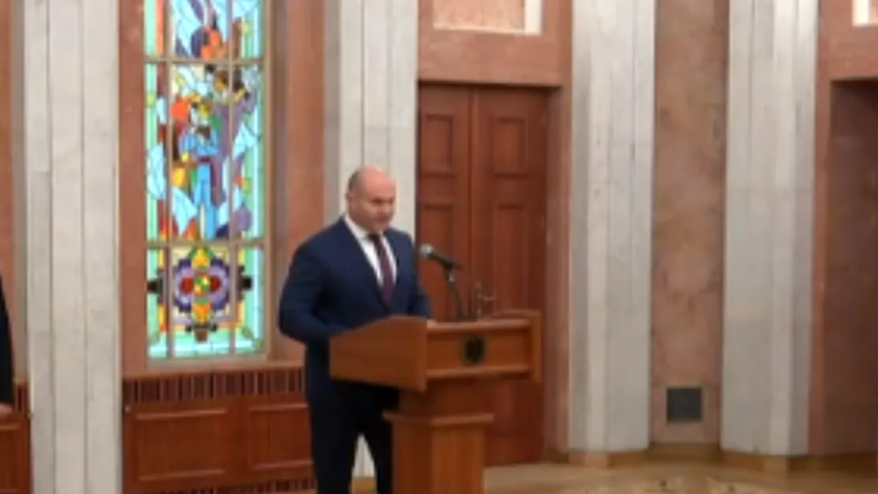 Guvernul tehnocrat Ion Chicu a fost învestit în funcţie la Chişinău: „Primordială este reforma Justiţiei”