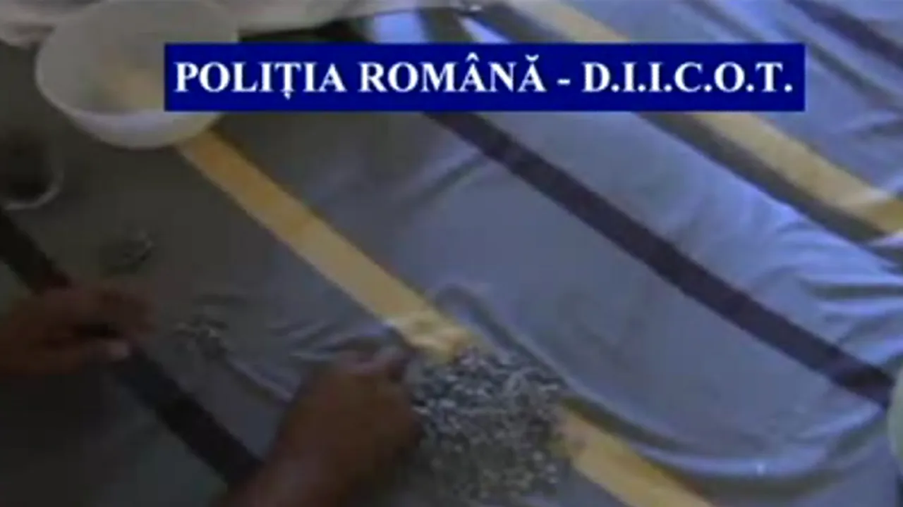O tânără din Craiova, reţinută pentru trafic de droguri în cluburi bucureştene. Au fost găsite sute de comprimate Ecstasy şi cannabis - VIDEO