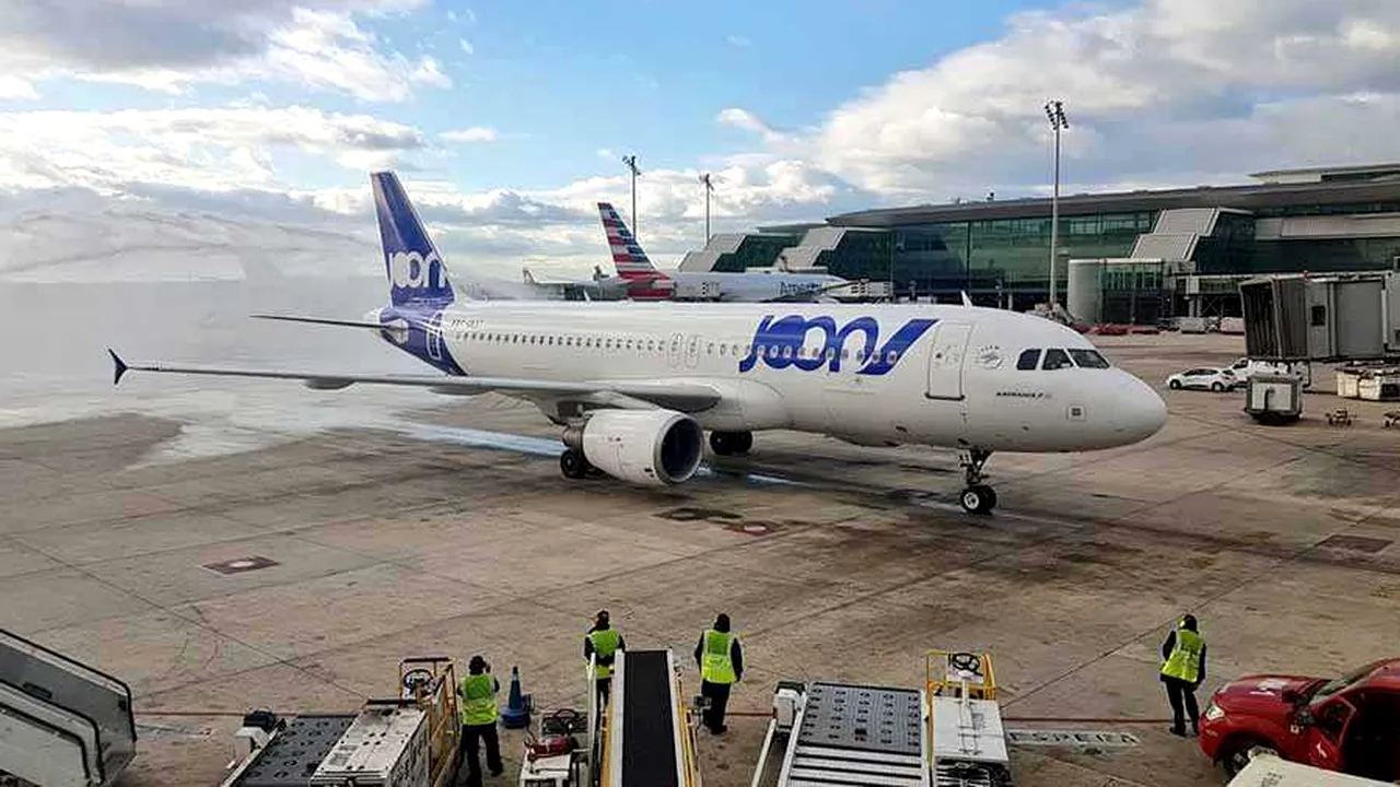 O companie aeriană destinată milenialilor se închide. Ce lucruri inedite se serveau la bord