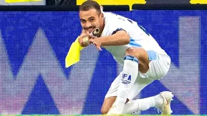 Fotbalist israelian, eliminat pentru că a simulat un atac armat cu steagul de la colțul terenului