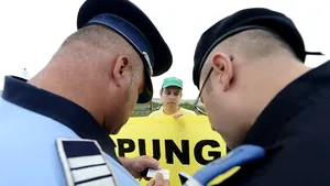 Şcoală terminată cu bani de la Chevron, inaugurată sub supravegherea poliţiştilor şi jandarmilor