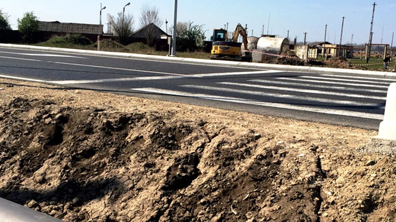 Nădlac: Şanţuri adânci la capetele unui marcaj pietonal de pe un drum naţional - FOTO