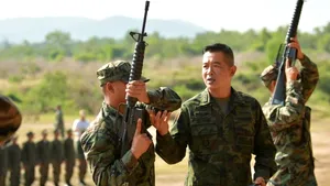 Tot mai mulți tineri se înrolează voluntar în armata Thailandei. Motivele din spatele creșterii surprinzătoare