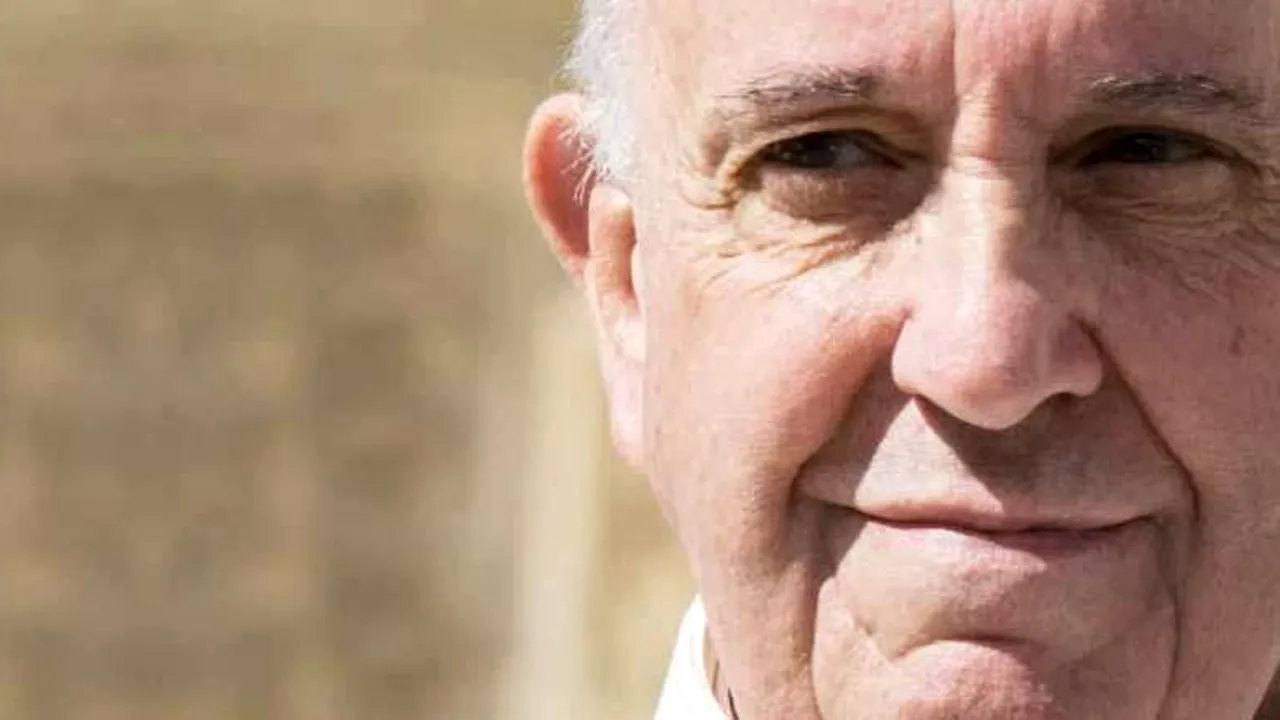 COMENTARIU Lelia Munteanu: Papa Francisc: Conştiinţa noastră - ca un drum pe care trec mulţi şi nimeni nu observă ce se întâmplă