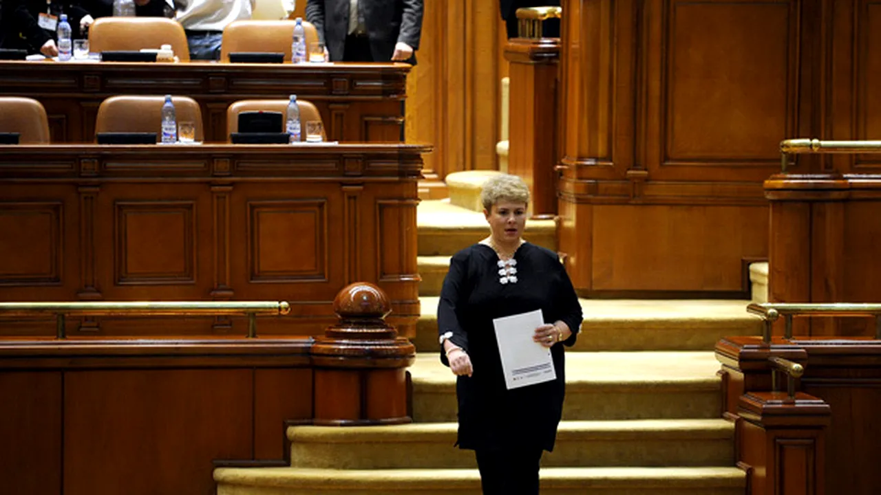 Teo Trandafir a venit la Cameră cu o iconiţă şi i-a fost teamă să nu se împiedice pe scări