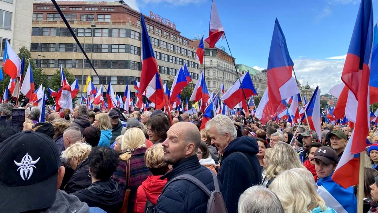 Cehii protestează din nou faţă de gestionarea crizei energetice şi apartenenţa la UE şi NATO