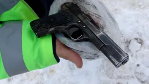 Un poliţist din Bucureşti şi-a împuşcat soţia, apoi s-a sinucis