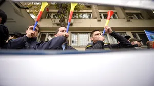 Poliţiştii, militarii şi poliţiştii de penitenciare vor picheta sediile centrale ale PSD şi PNL