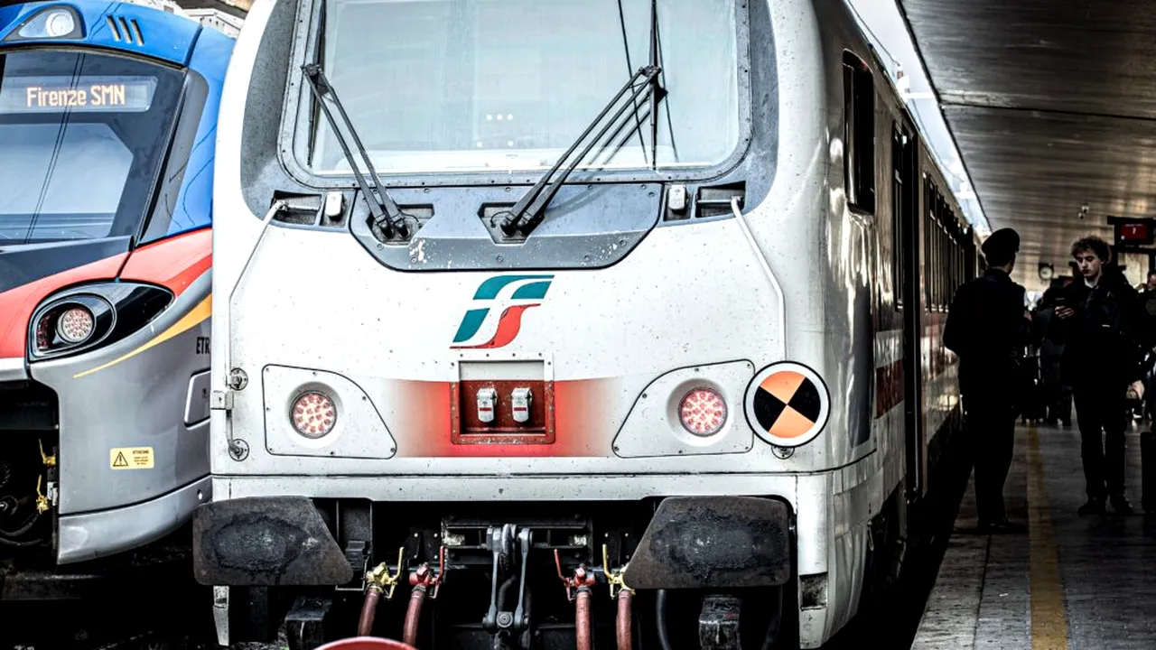 Ce pedeapsă a primit o tânără care a făcut un atac de panică și a tras frâna de urgență într-un tren