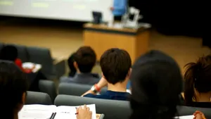 Raport surprinzător: Studenții chinezi de la universitățile din Marea Britanie sunt constrânși să-și spioneze colegii