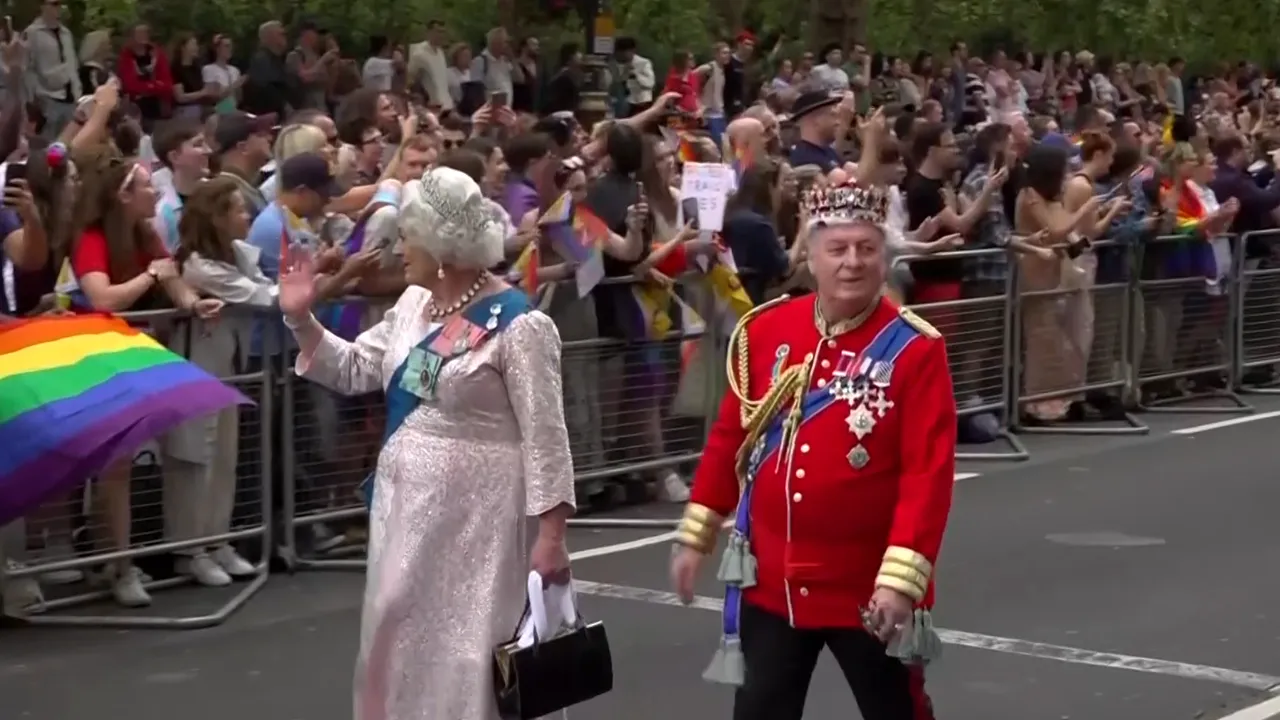 Parade #Pride la Londra şi Seul. Curcubeul aduce bucuria iubirii în marile oraşe  