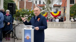 FOTO Discurs cu greutate la Oradea: Bolojan acuză lașitatea și hoția din interiorul României