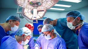 Comunicat. Performanțe deosebite în transplantul hepatic de la donator viu, la Spitalul Clinic SANADOR